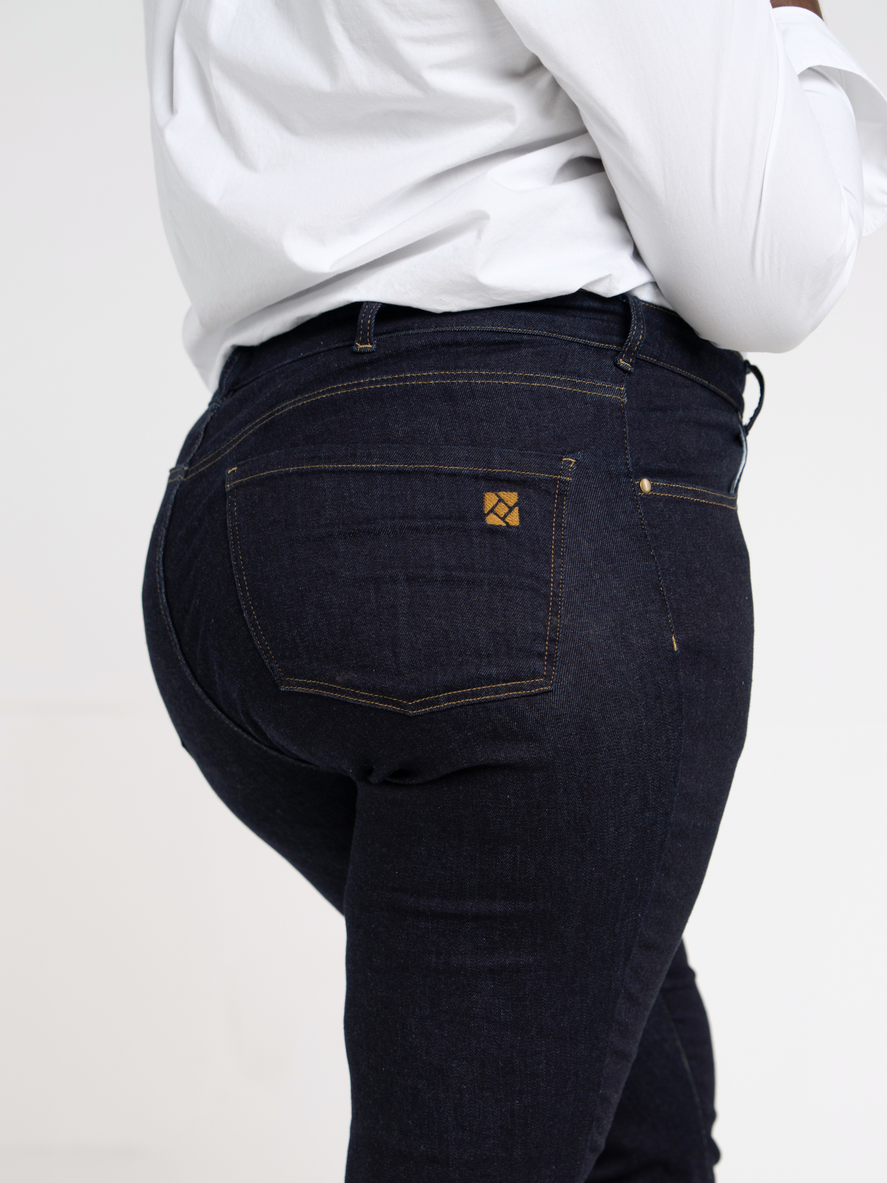 Curvy Slim Jean Mid Rise Deep Indigo Wash